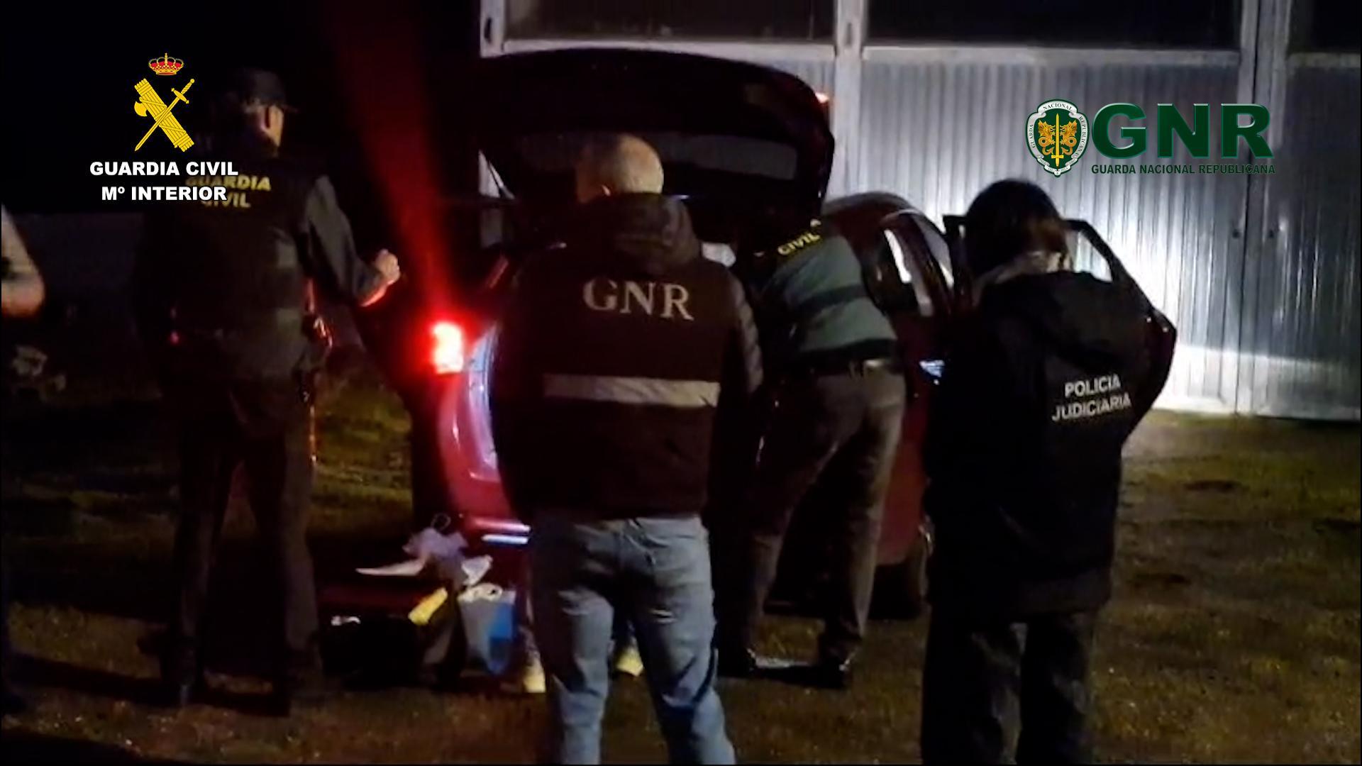 Un momento del operativo, que finalizó con la detención de nueve personas