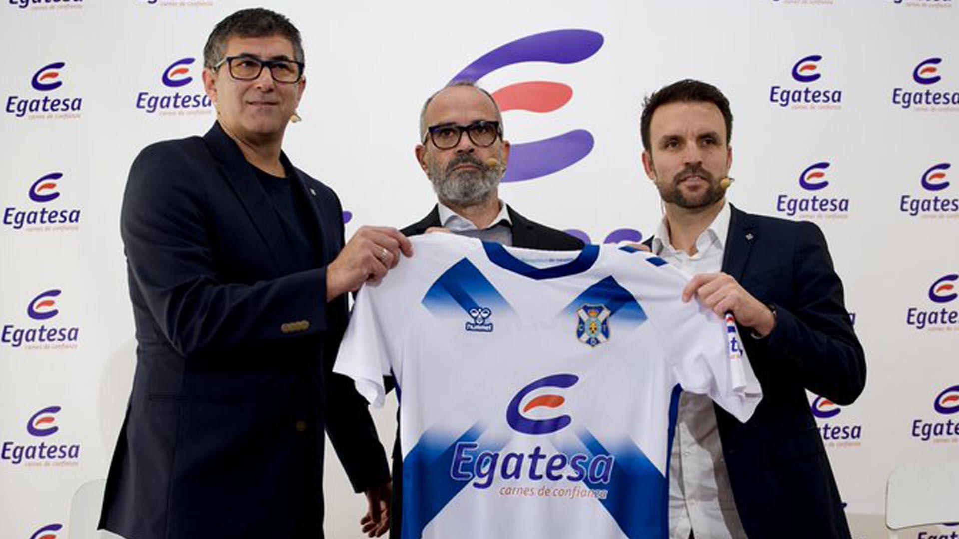 Álvaro Cervera, en el centro, en su presentación como técnico del Tenerife