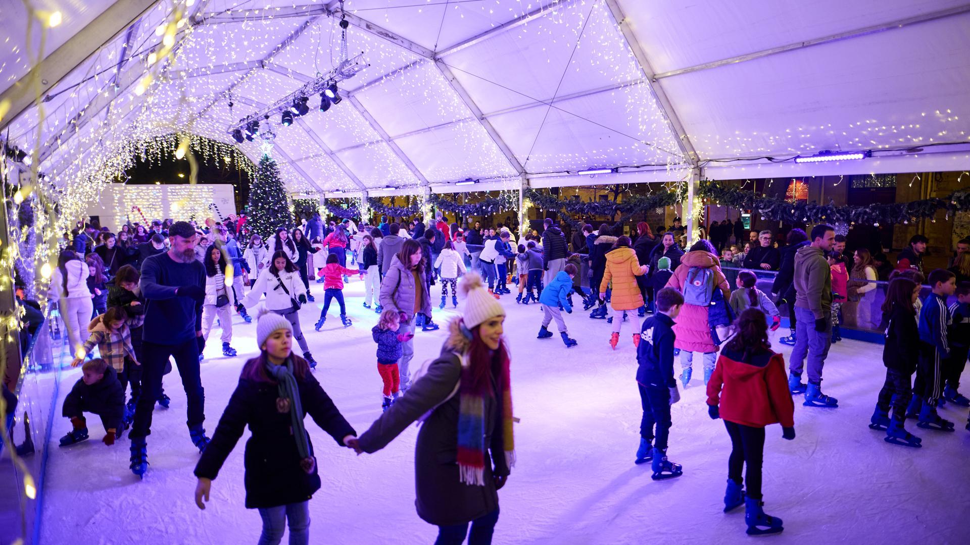 La pista de patinaje del Paseo de Sarasate estará abierta todas las navidades, con horario especial en Nochebuena, Navidad, Nochevieja y Año Nuevo