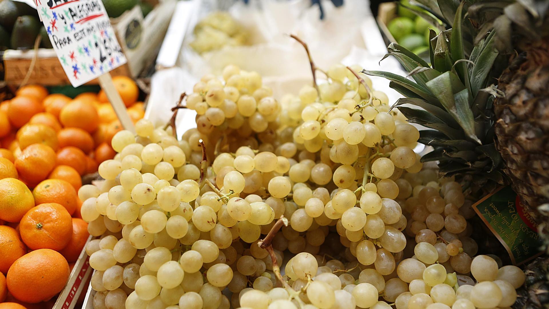 Las uvas acompañan a las Campanadas en cientos de hogares.