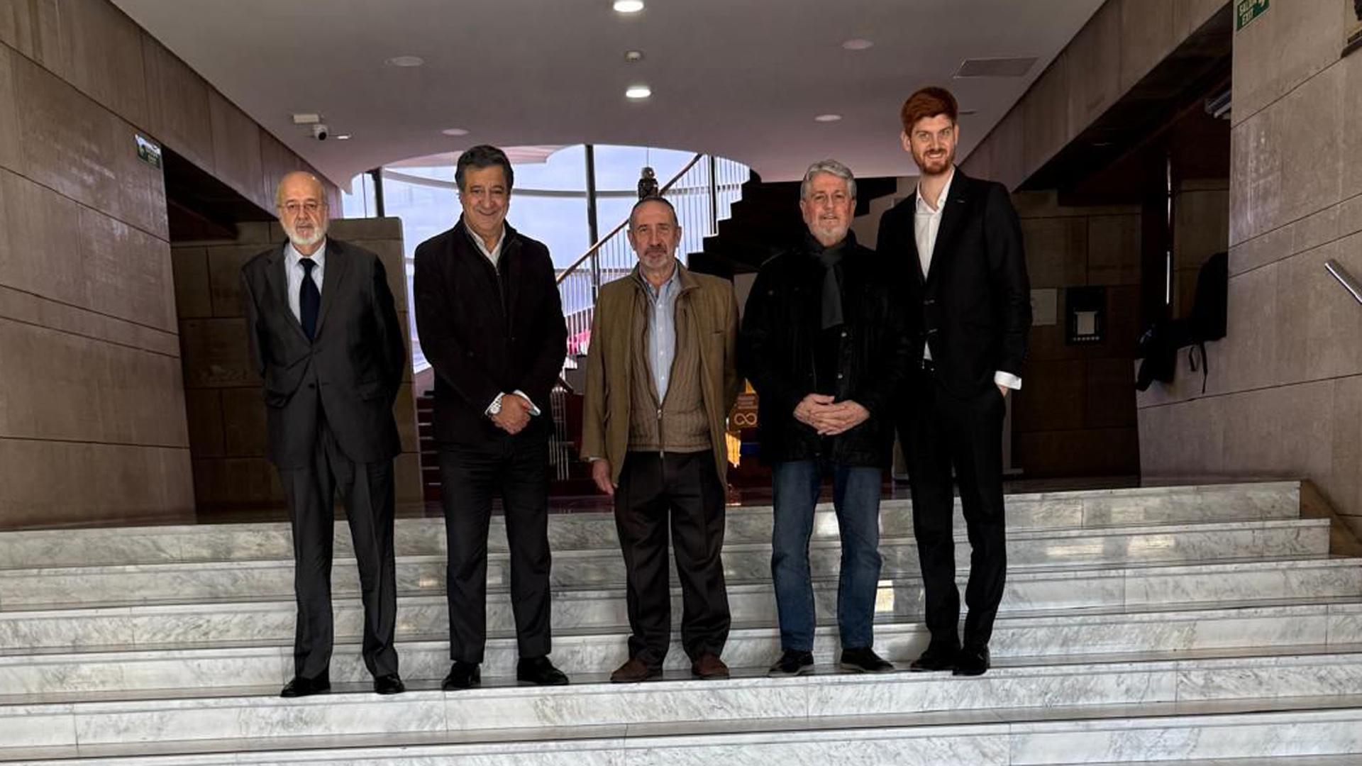 De izquierda a derecha: José Ignacio Zubiaur, Javier Trigo, Vicente Martínez, Julián Gª Angulo y Gonzalo Jiménez