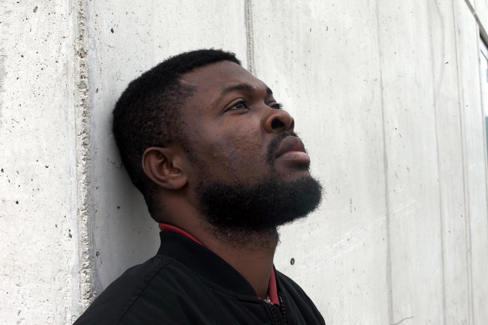 Anthony Blankson es padre de una chica de 15 años a la que llama a diario.