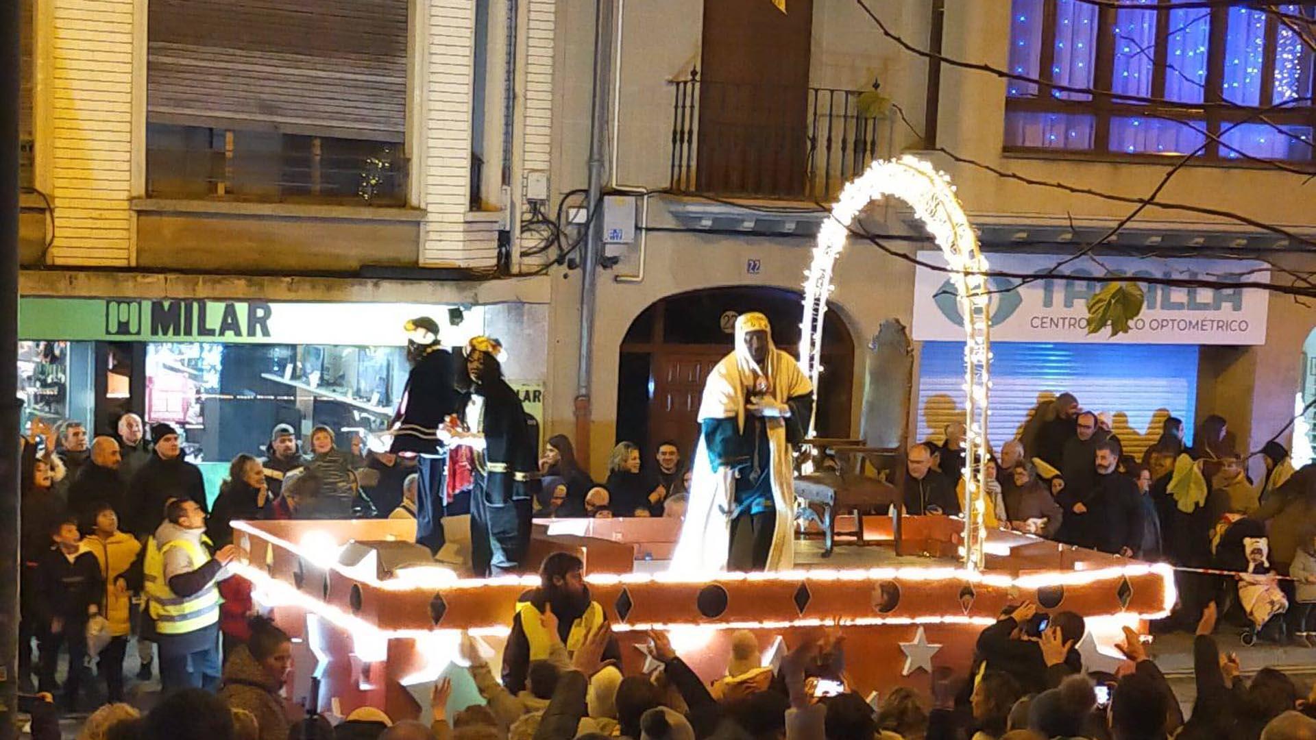 Una de las carrozas que iluminaron y llevaron la ilusión a las calles de Tafalla
