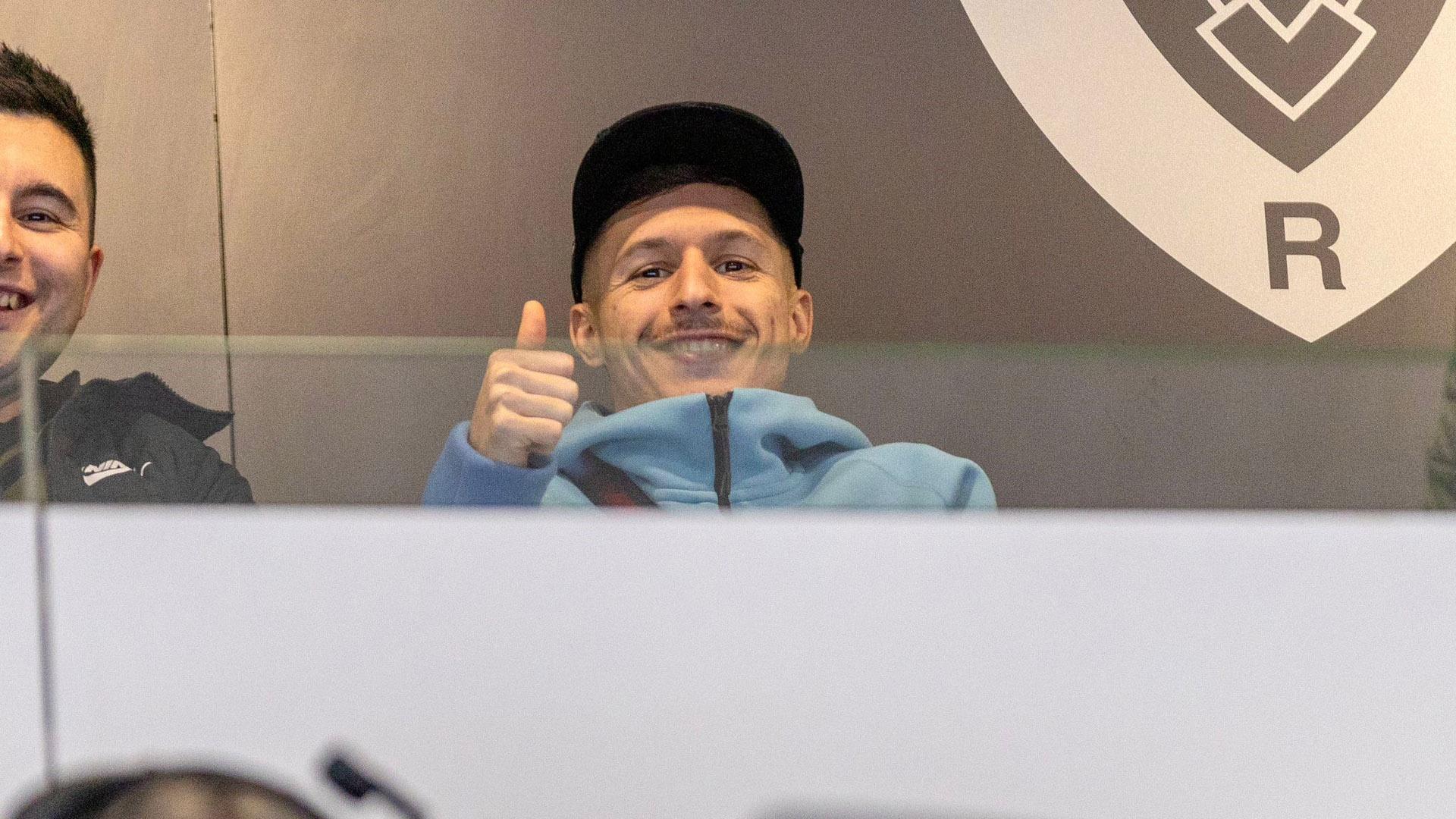 Bryan Zaragoza, este martes presenciando el partido de Osasuna Magna