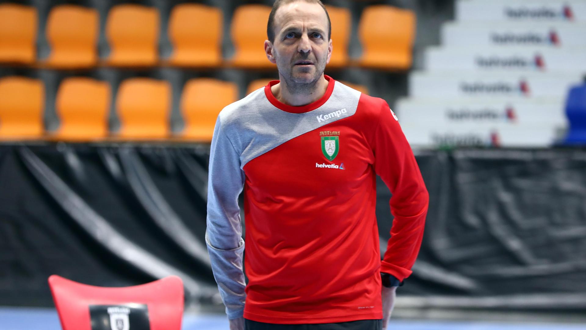 Quique Domínguez, técnico pontevedrés del Helvetia, en el regreso a los entrenamientos del equipo tras la Navidad el pasado lunes 7.