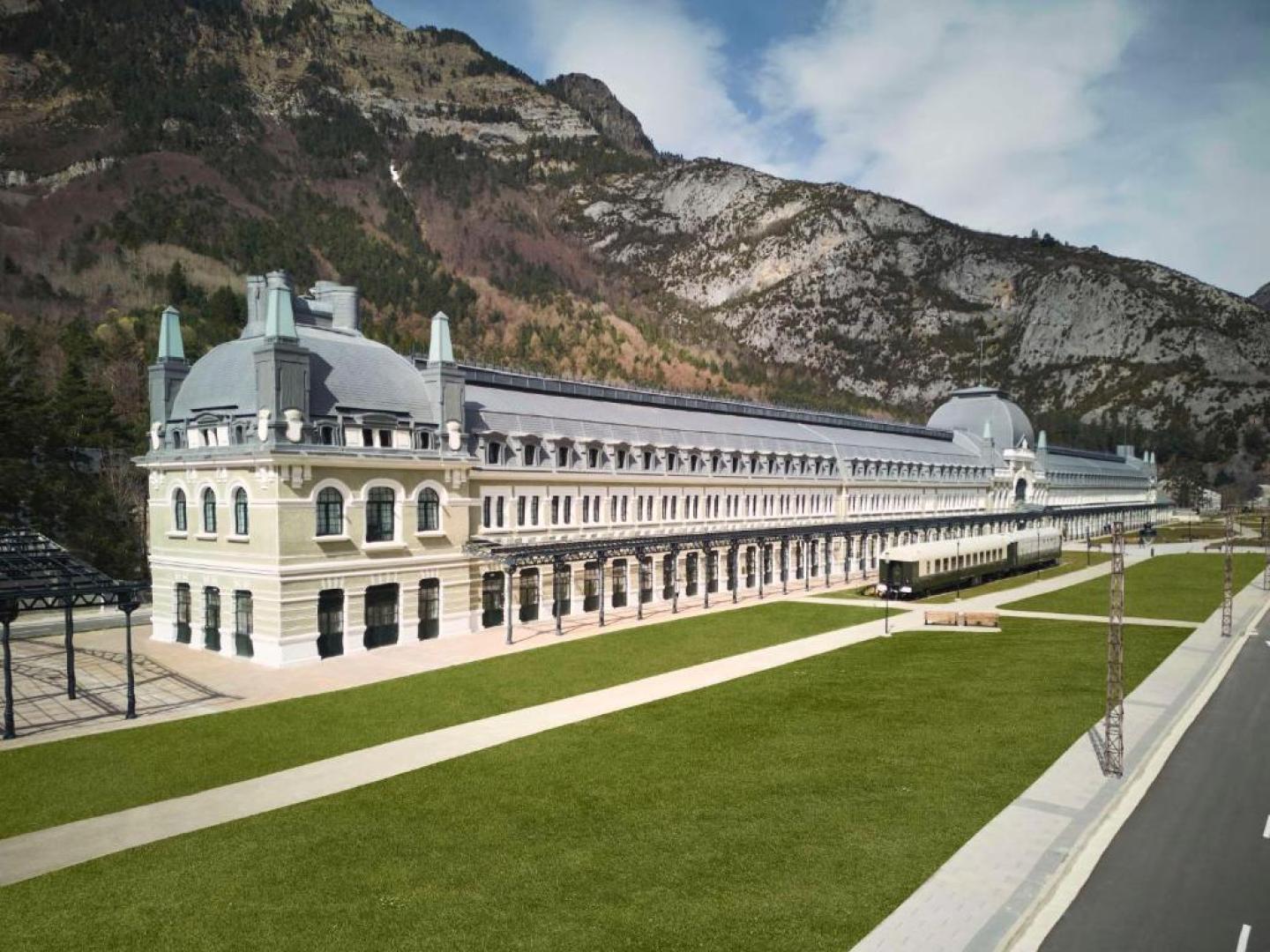 El hotel ocupa una antigua estación de tren