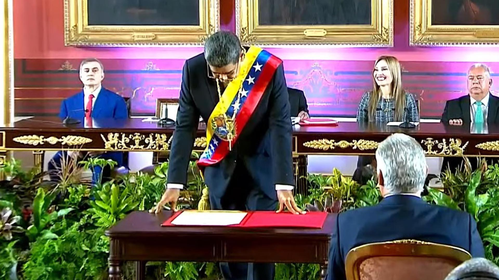 Nicolás Maduro toma posesión como presidente de Venezuela

REMITIDA / HANDOUT por YOUTUBE DE MADURO

Fotografía remitida a medios de comunicación exclusivamente para ilustrar la noticia a la que hace referencia la imagen, y citando la procedencia de la imagen en la firma

10/01/2025
