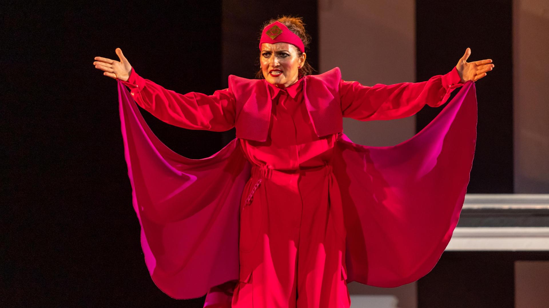 Silvia Abril, caracterizada como Praxágora
