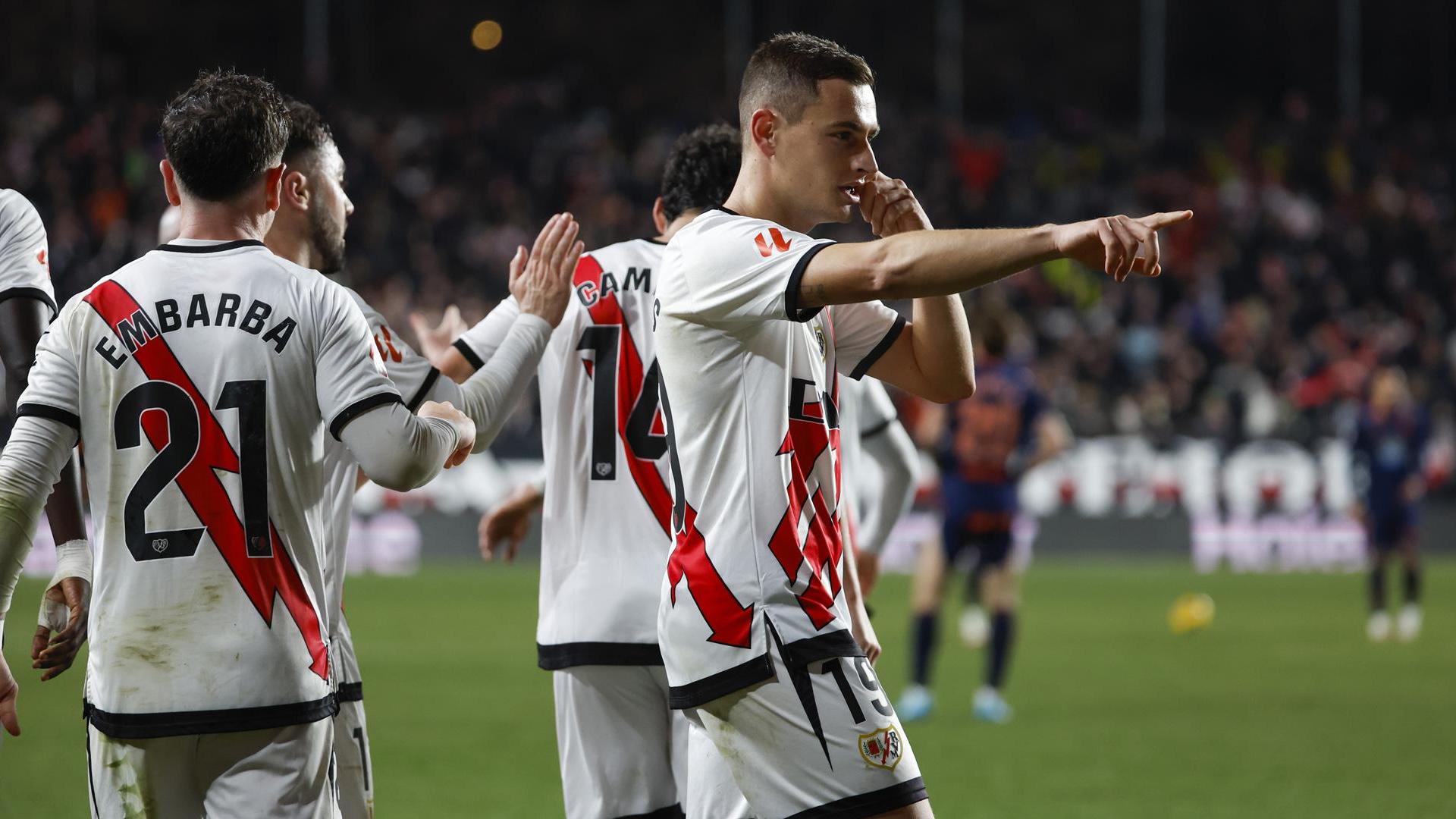 Jorge de Frutos celebra el segundo gol del Rayo Vallecano