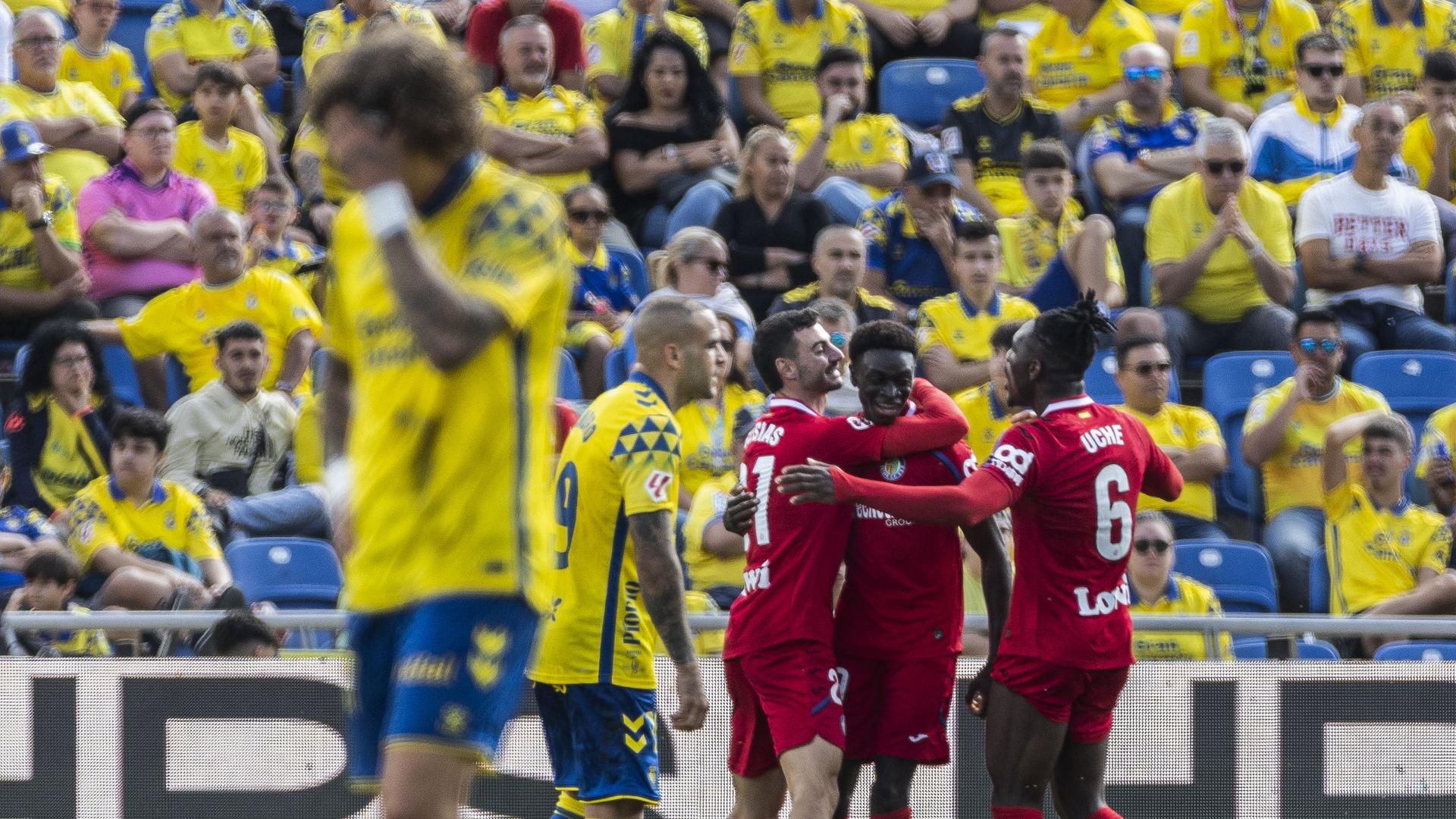 Coba, jugador del Getafe, celebra su tanto ante la U.D. Las Palmas
