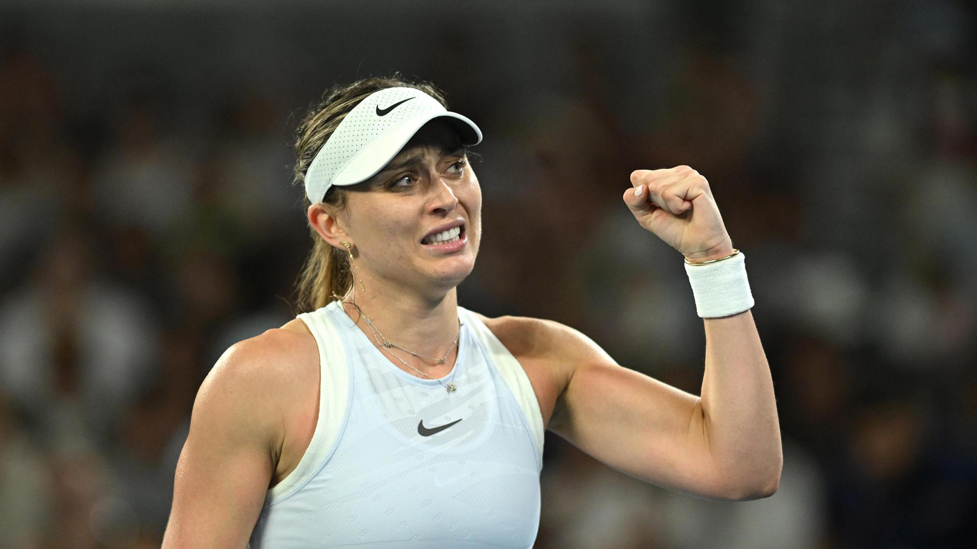 Badosa celebra la victoria ante la china Xinyu Wang en su estreno en el Abierto de Australia