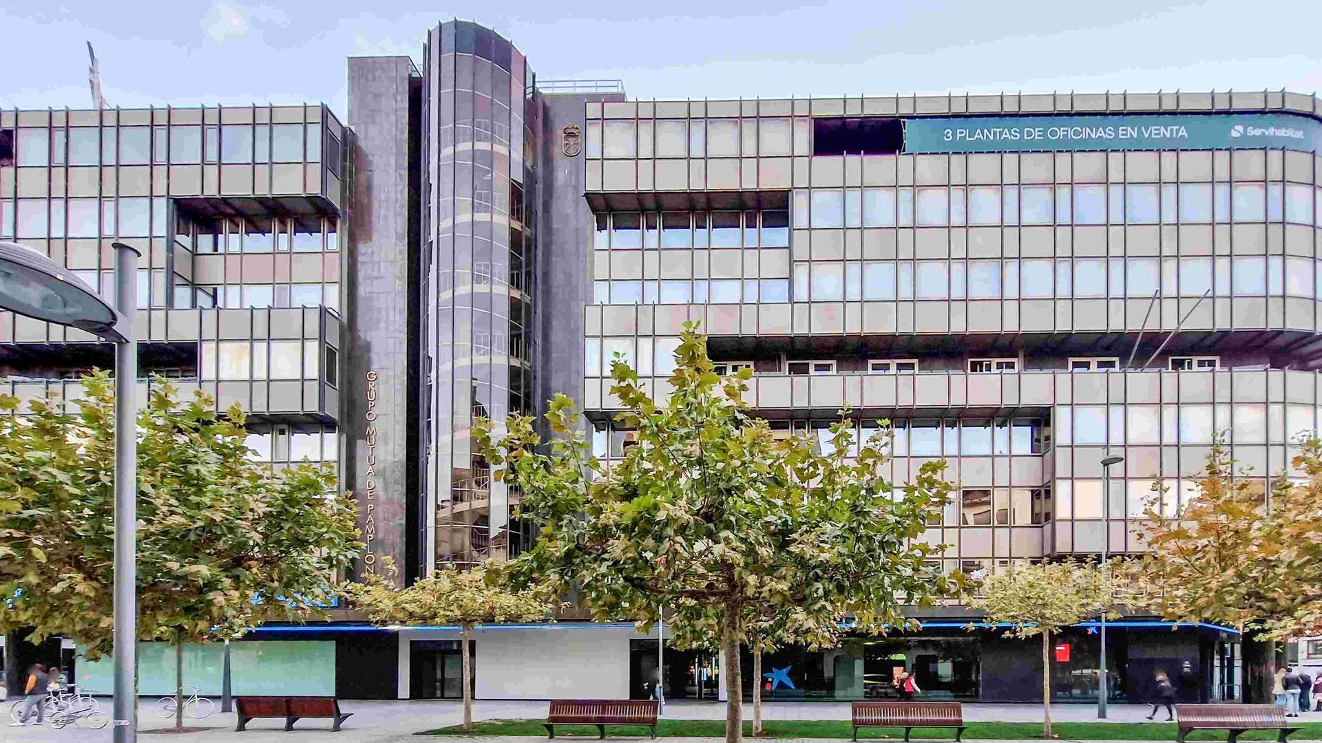 Servihabitat cierra la venta de la quinta planta del edificio de la antigua sede de Caja Navarra, en Pamplona