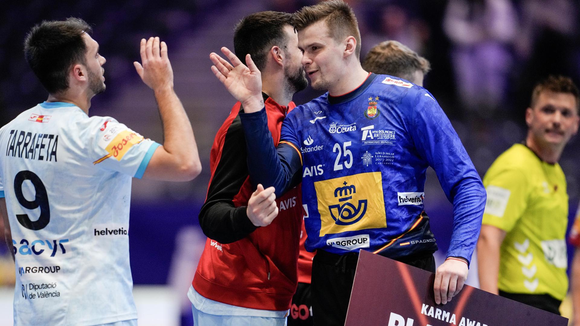 Sergey Hernández, tras recoger su distinción como MVP del partido