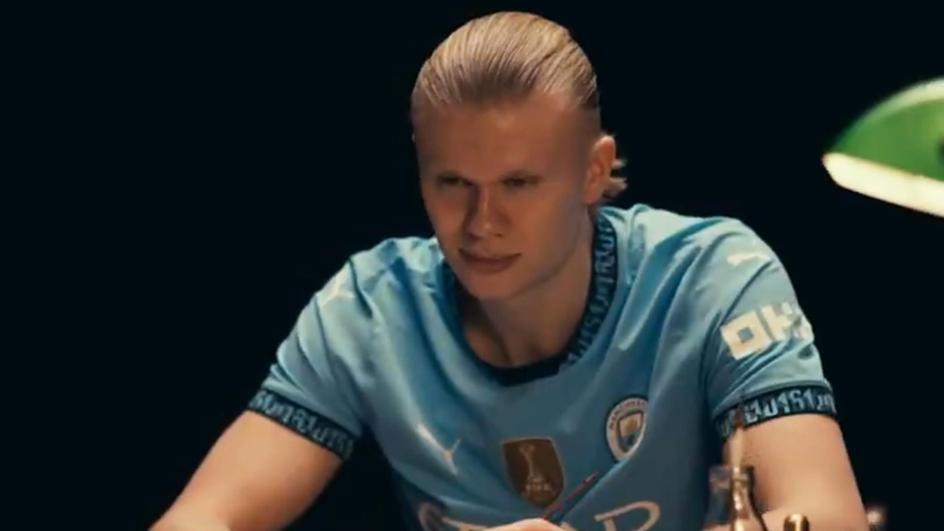 Erling Haaland en un momento del vídeo publicado por el Manchester City en redes anunciando su renovación /