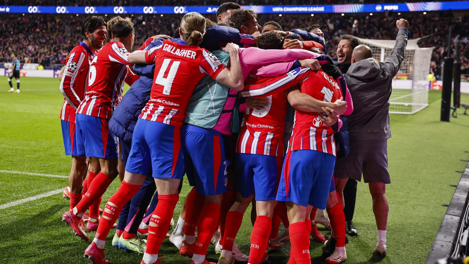 El Atlético celebra el gol del triunfo contra el Bayer Leverkusen
