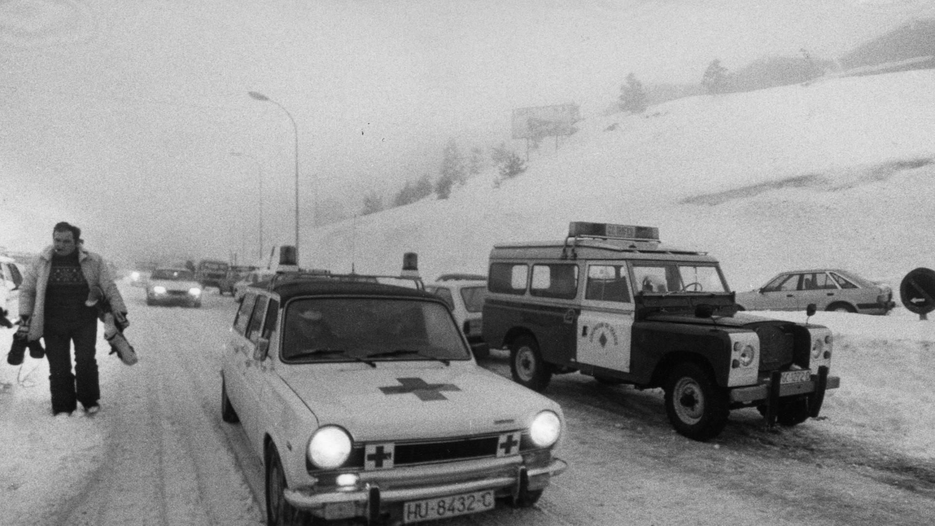 Efectivos sanitarios, el 19 de enero de 1985, en Candanchú