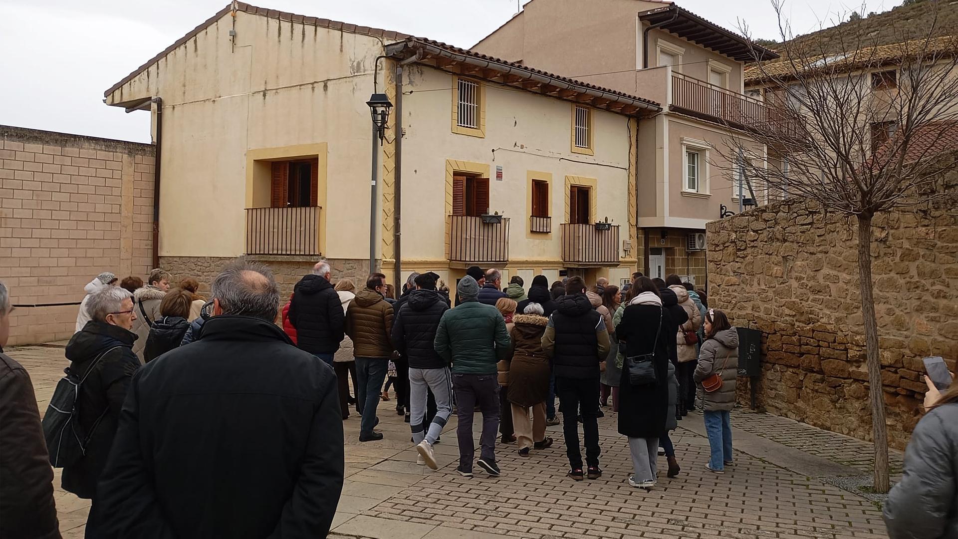 Un momento de la marcha de los vecinos de Murillo por las calles de la localidad /