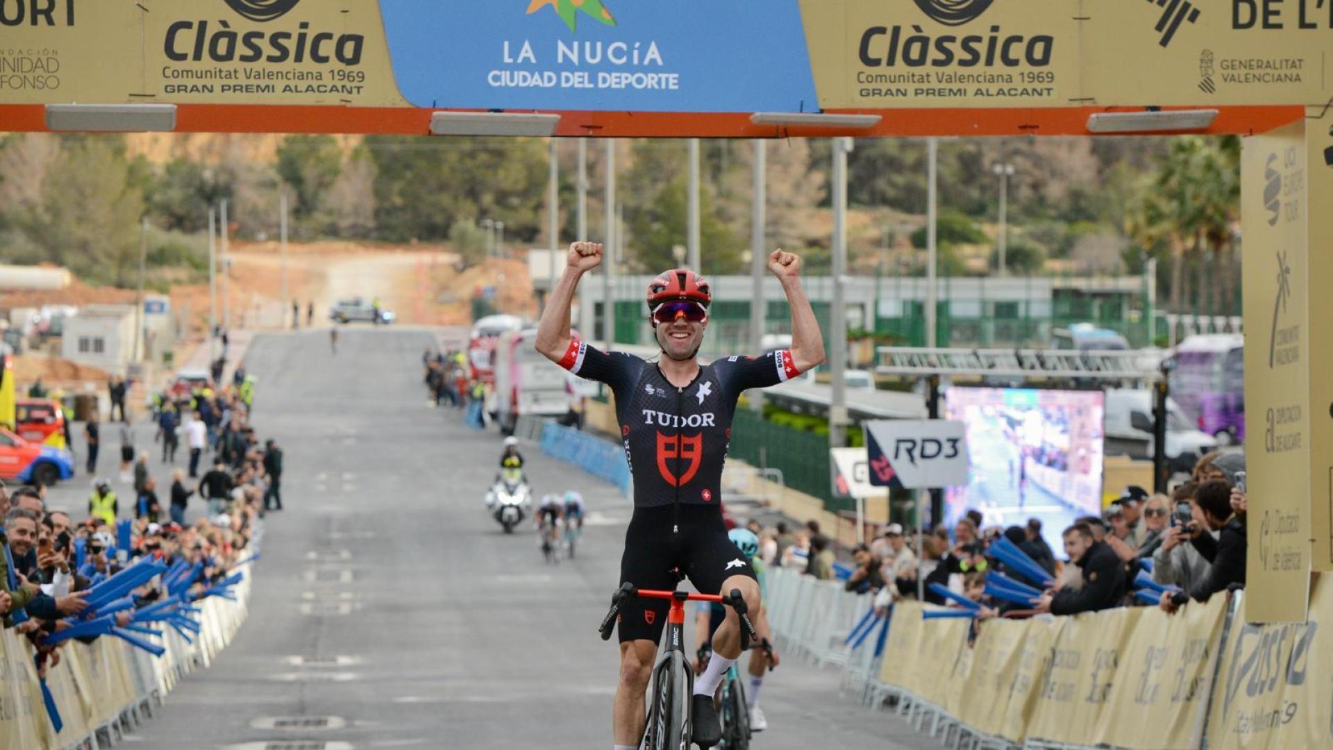 PRIMERA DEL TUDOR. Hirschi estrenó ayer en Valencia al Tudor.
