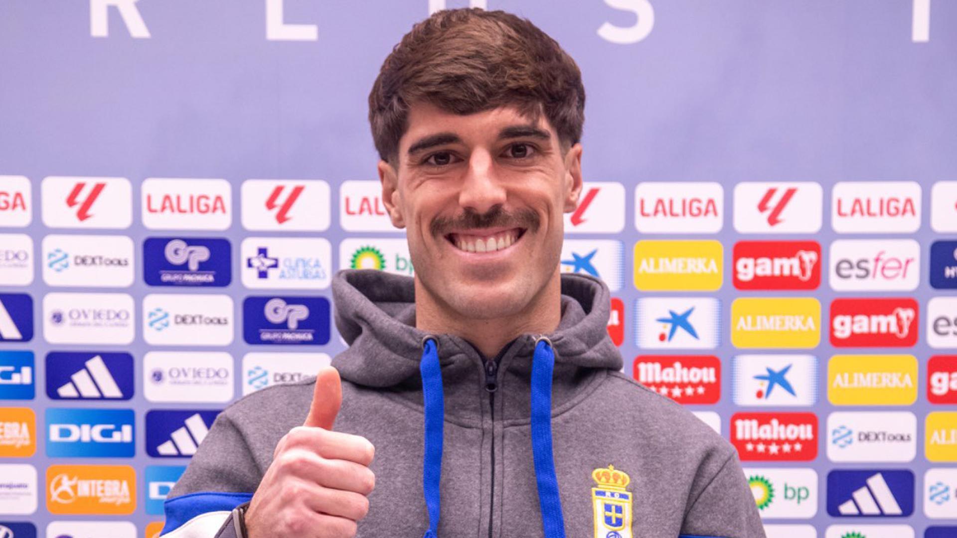 Nacho Vidal durante su presentación con el Real Oviedo