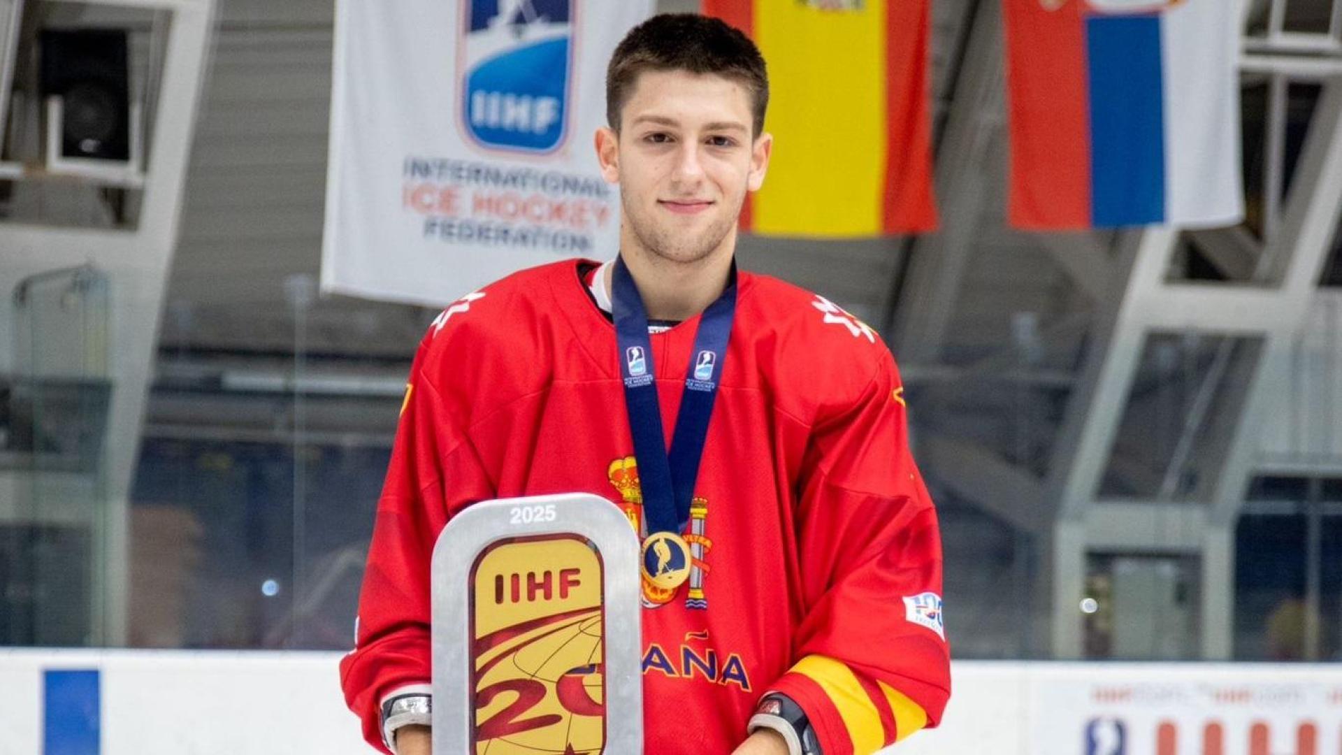 Roger Badorrey, del Kosner Huarte, con la medalla de oro tras ganar el Mundial Sub20