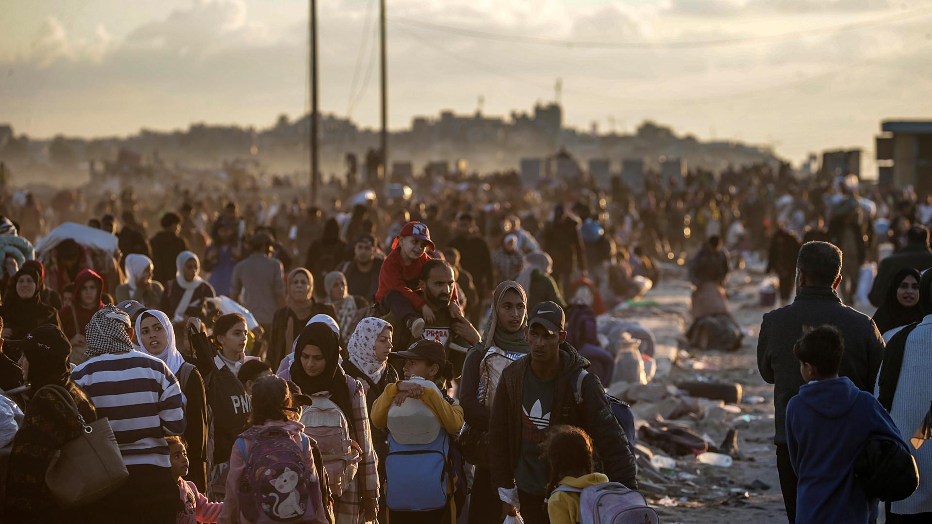 Gazatíes de regreso al norte de la Franja de Gaza