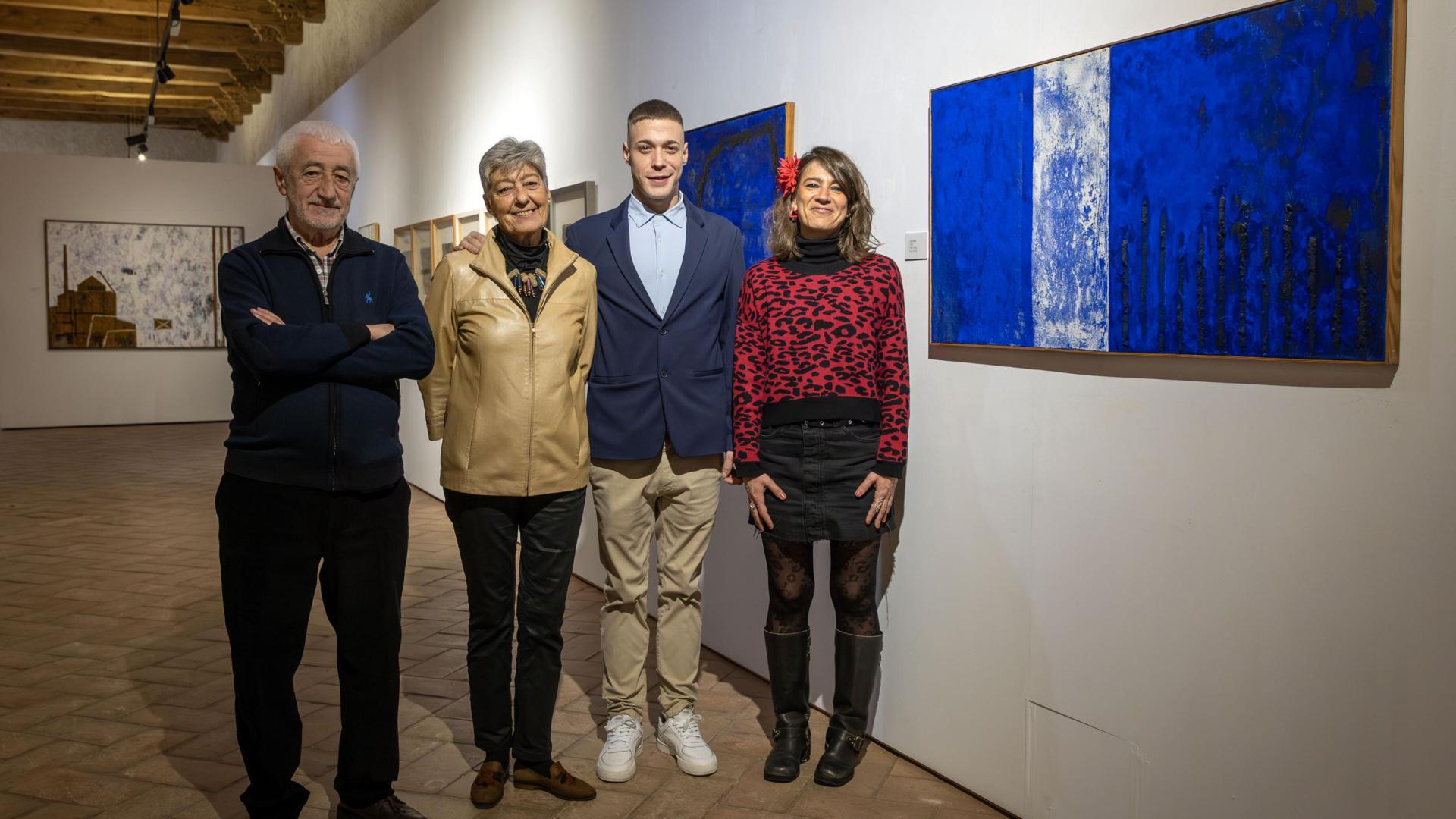 Pedro Salaberri, Brígida Forcada, Darío Iriarte y Maider Beloki, este jueves, en el Condestable