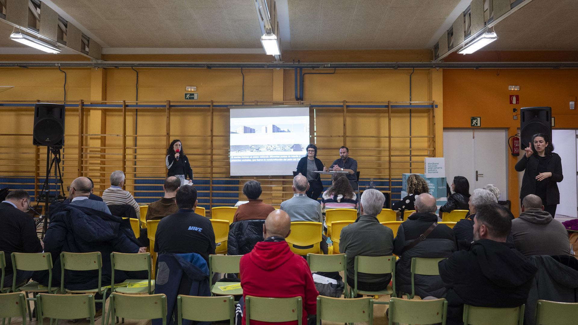 Los concejales Aitziber Campión y Borja Izaguirre dirigieron el foro de barrio de San Jorge