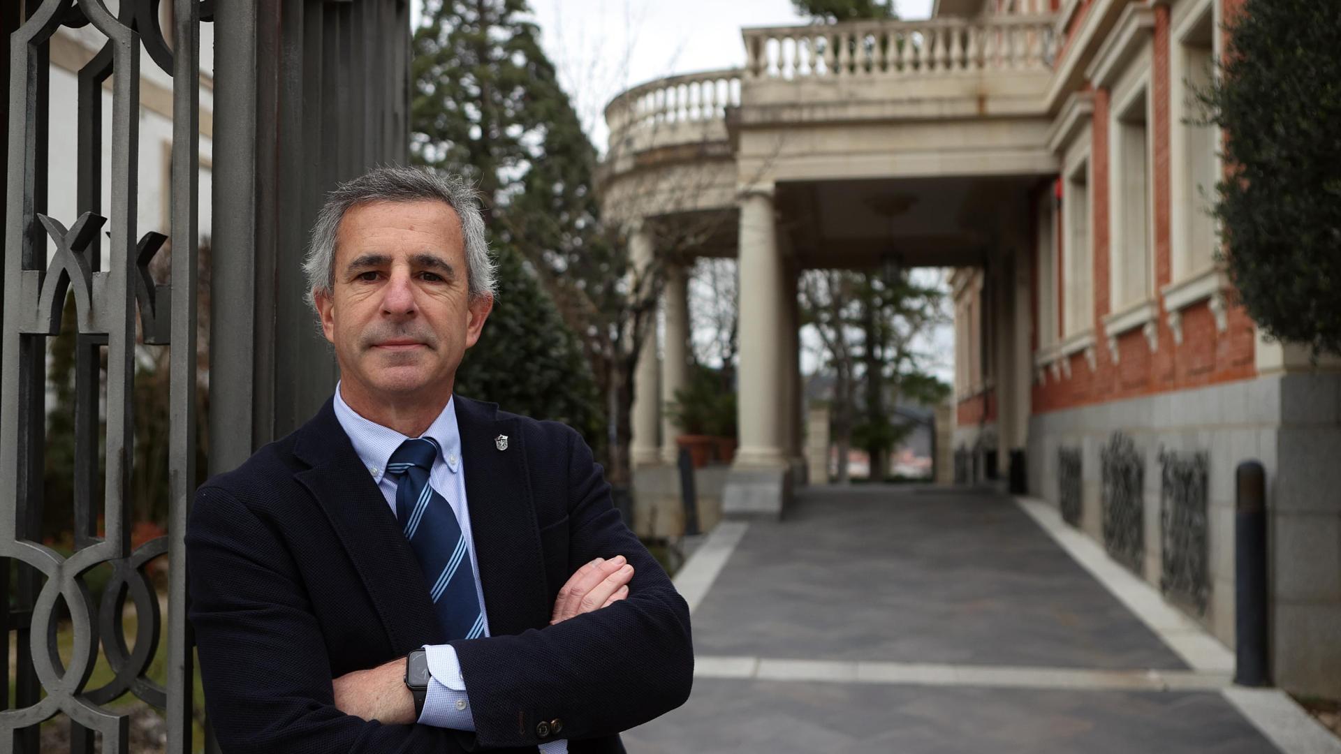 Tomás Rubio Vela, presidente del Colegio de Médicos de Navarra, en la sede de la entidad.