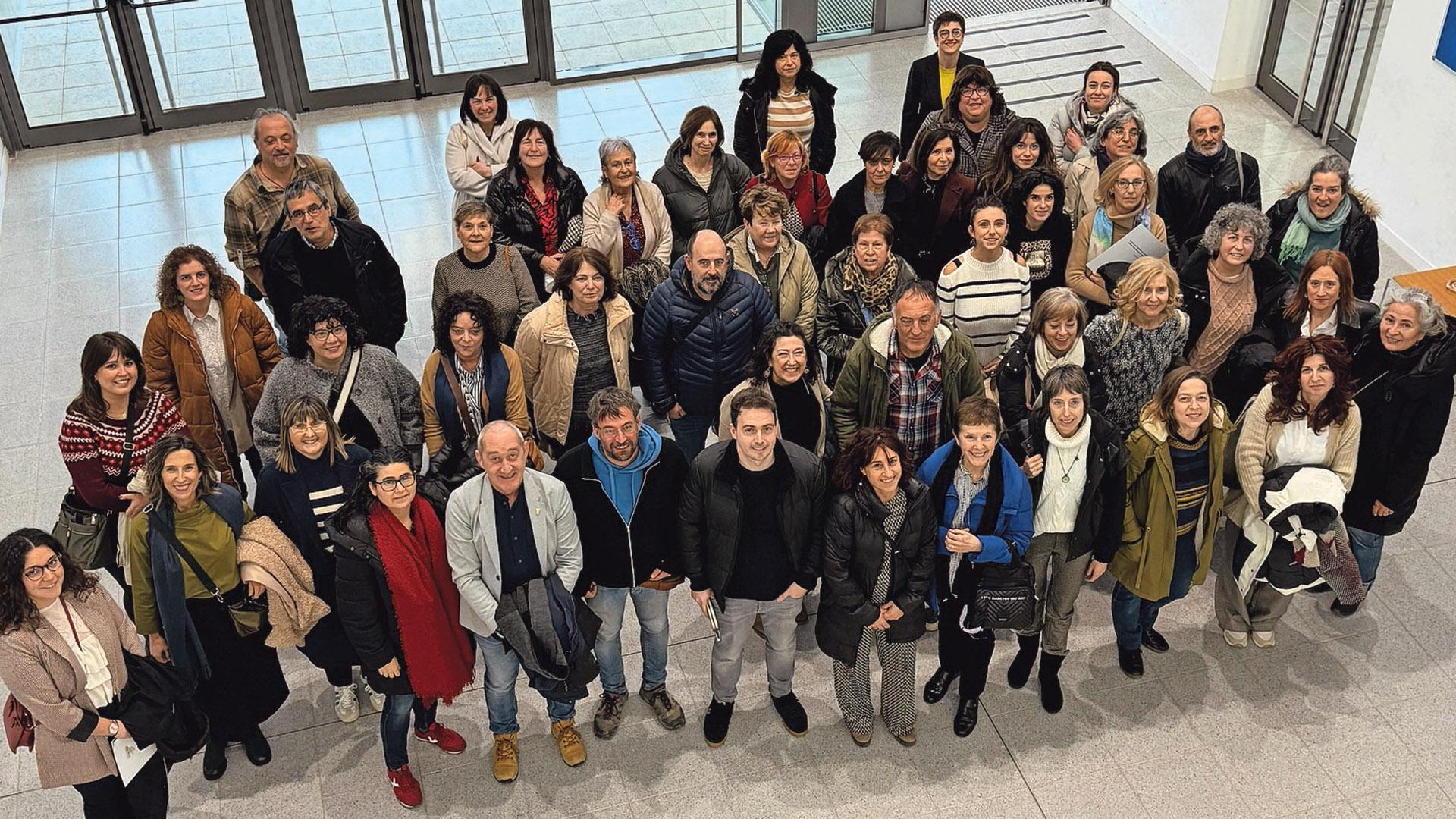 Foto de familia de los asistentes a la jornada de cuidados organizada por el Consorcio de la Zona Media en Tafalla