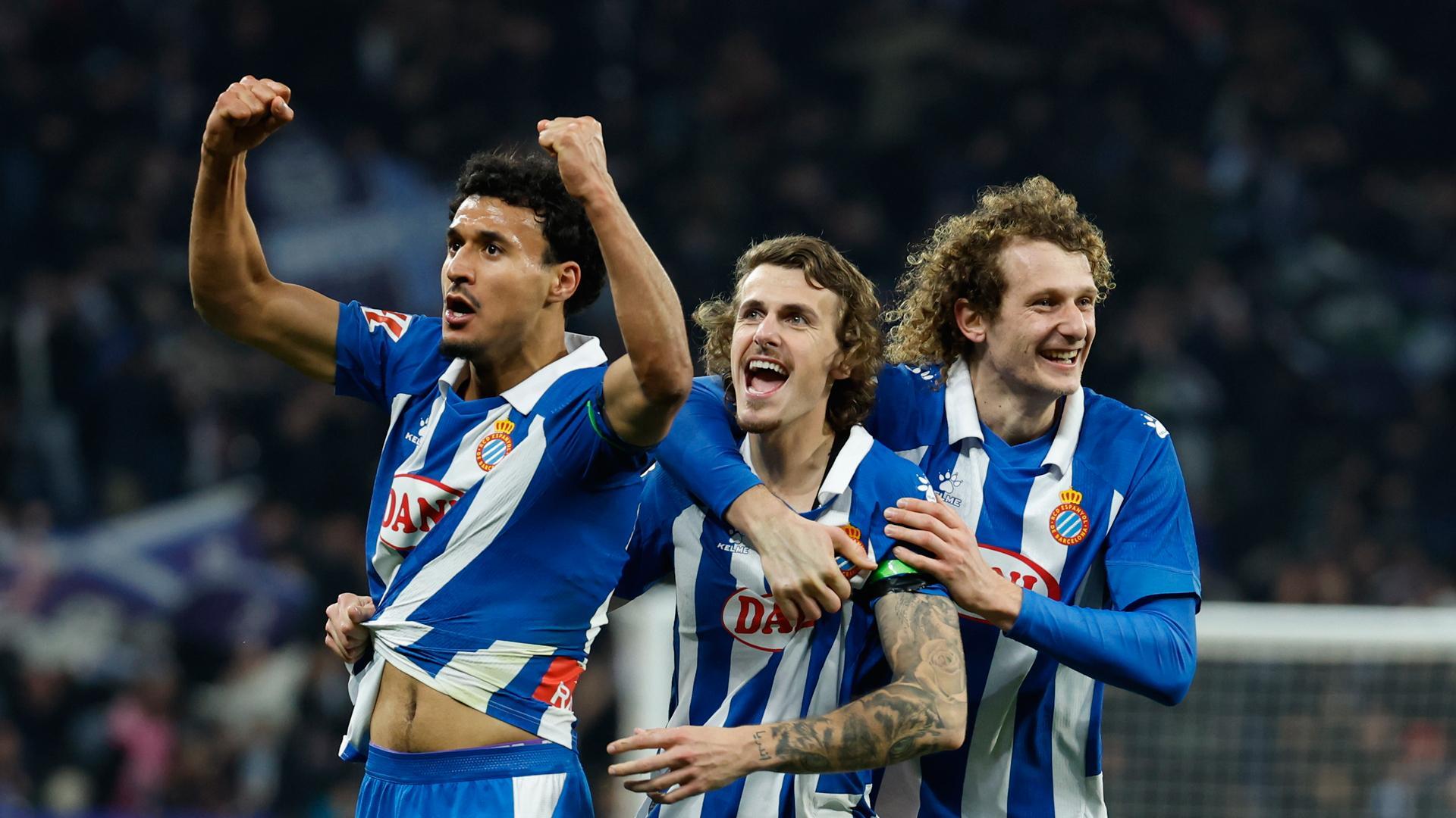 Los jugadores del Espanyol celebran su victria a la finalización del encuentro correspondiente a la jornada 22