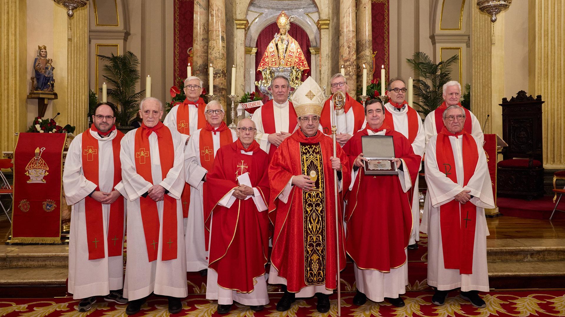 La segunda misa de la Escalera rindió un homenaje de despedida a los misioneros claretianos de San Fermín de Aldapa