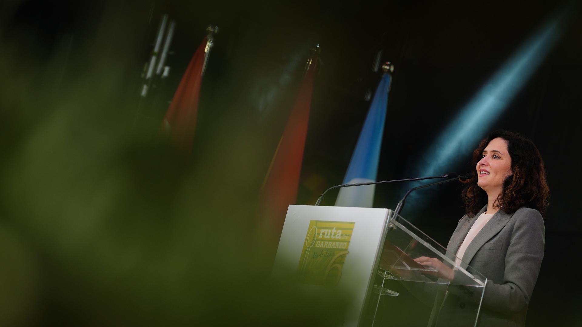 La presidenta de la Comunidad, Isabel Díaz Ayuso, durante la clausura de la VI Ruta del Garbanzo Madrileño, en Valdemorillo