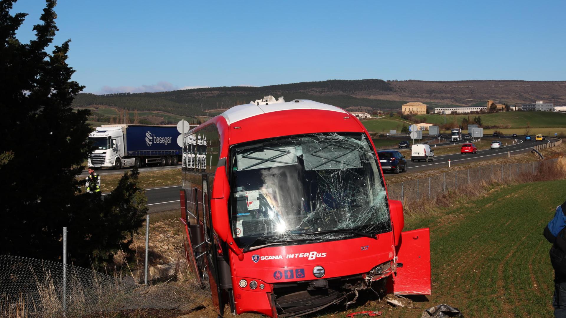 Foto del accidente del autobús de la línea Pamplona-Tudela en la A-15./