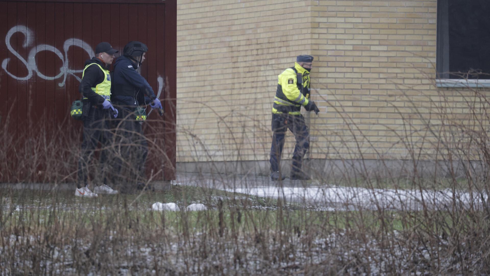 La policía actúa tras el tiroteo en la escuela de Västhaga en Örebro