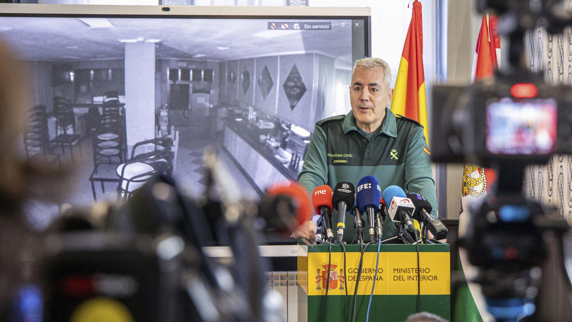 El portavoz de la Guardia Civil en La Rioja, Miguel Ángez Saez, informa este martes de la operación "Pepperanda"