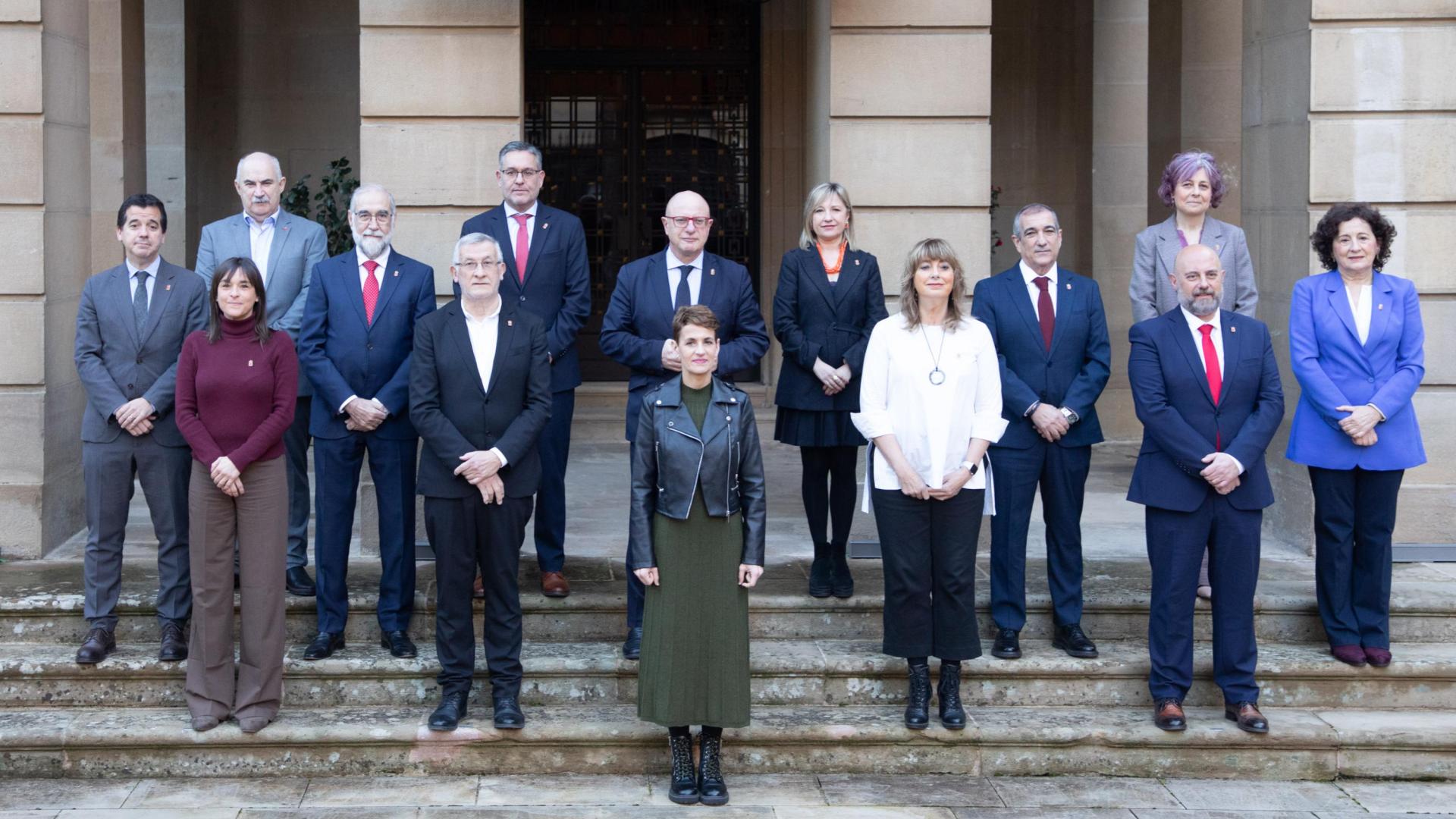 Foto de familia del Ejecutivo de María Chivite, tras el relevo en el departamento de Universidad
