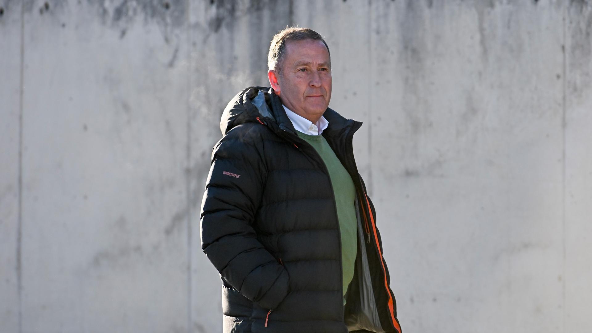 El expresidente del Comité Nacional de Fútbol Femenino y presidente de la Federación Navarra, Rafael del Amo, a su llegada este miércoles a la sede de la Audiencia Nacional en San Fernando de Henares (Madrid)