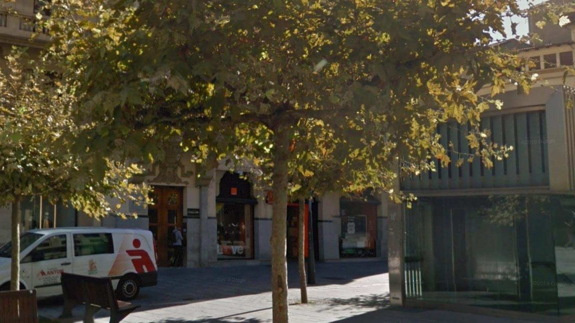 Tienda de Orange en la avenida de Carlos III de Pamplona