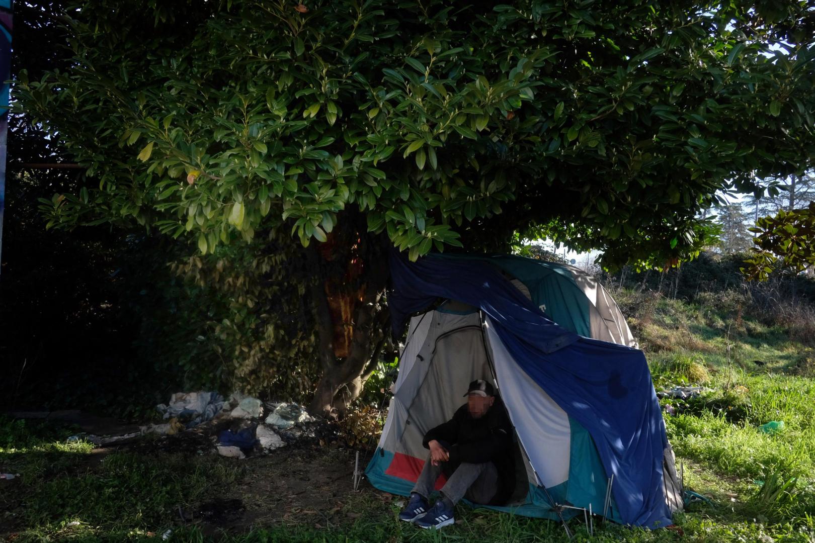 Frontón de Aranzadi. Tiene 44 años y lleva más de un año durmiendo en la calle.