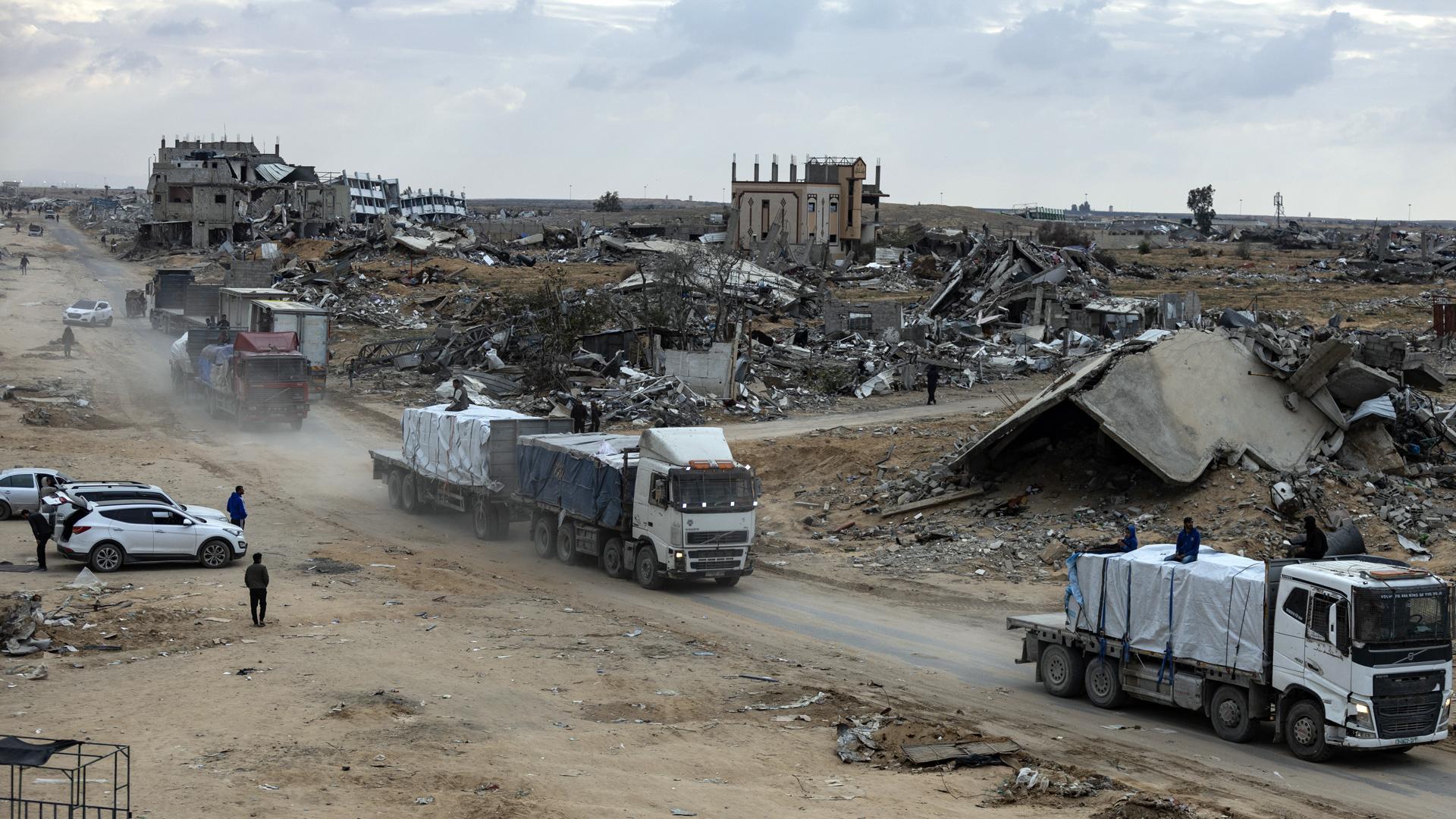 Camiones humanitarios en la Franja de Gaza