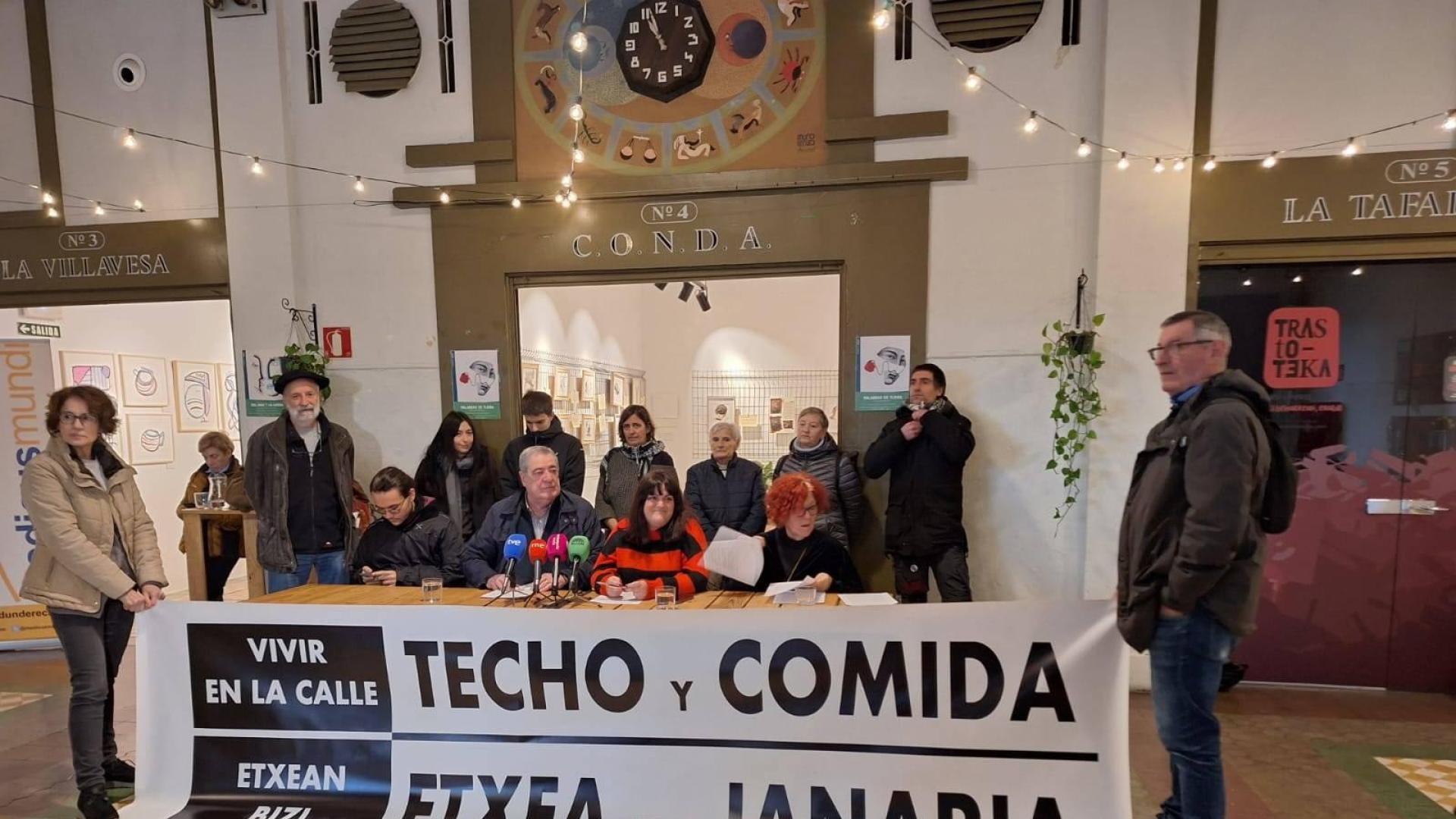 Rueda de prensa de entidades sociales con el lema "Vivir en la calle. Techo y comida"