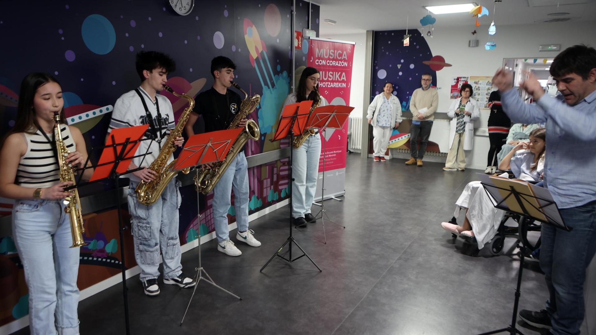 Alicia González, Tasio Aguado, Iker Preyezo e Ione Jáuregui, dirigidos por Alberto González