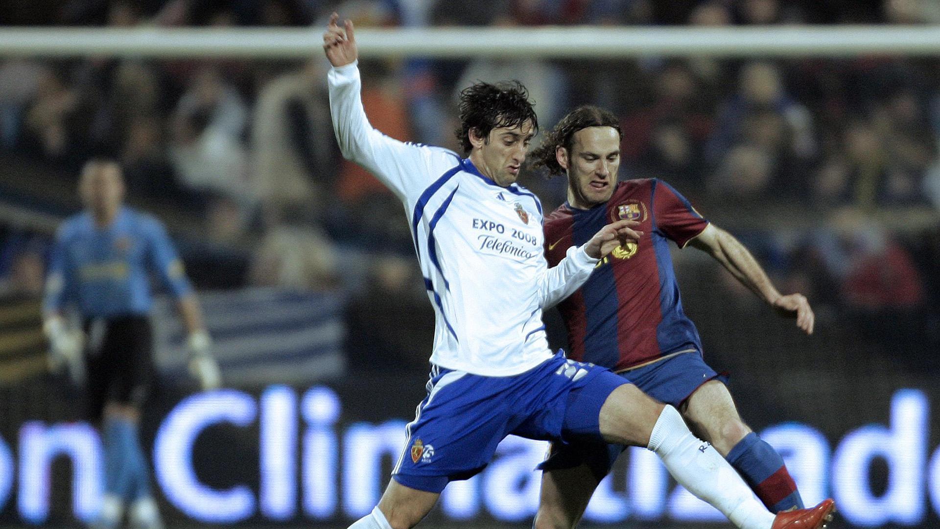 Los hermanos Diego y Gabriel Milito, en un partido de Liga defendiendo al Zaragoza y al Barcelona