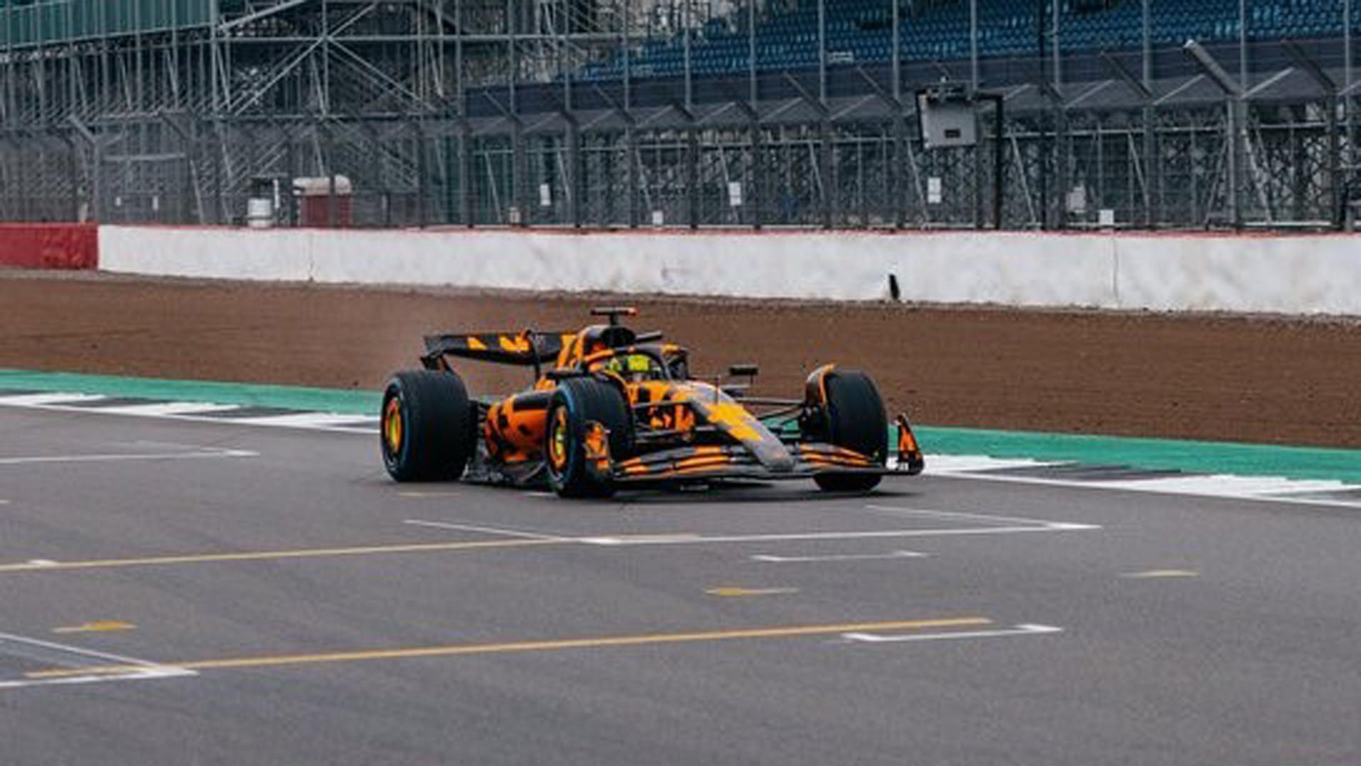 El MCL39, en el circuito de Silvesrstone