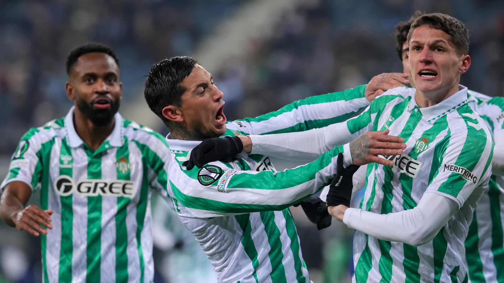 Efusiva celebración del Chimy Ávila y Sergi Altimira