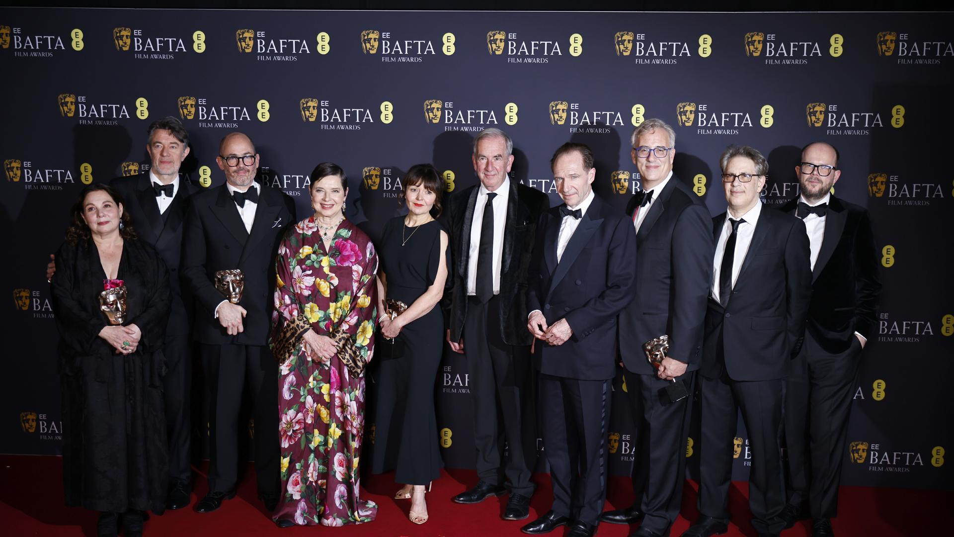 El elenco de 'Cónclave', premiada como mejor película en la 78 edición de los Premios BAFTA del cine británico