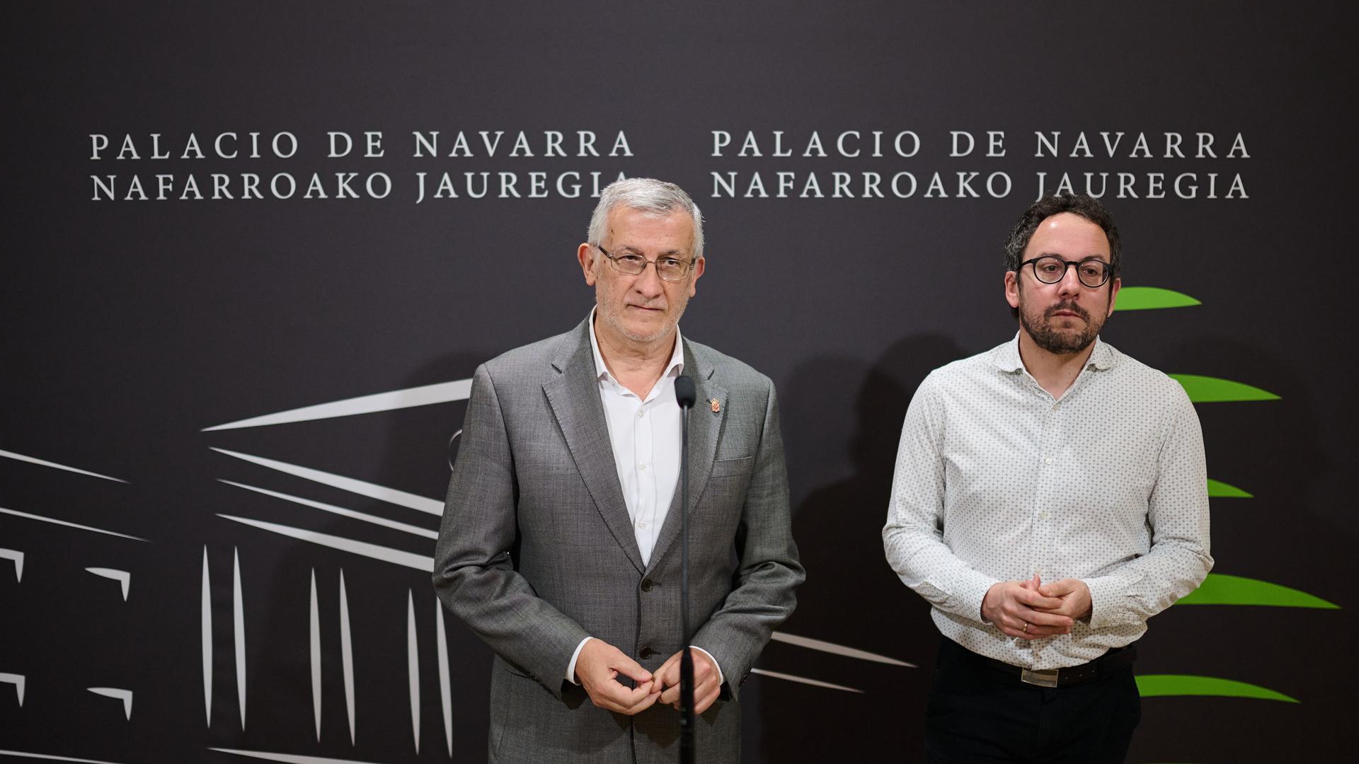 El vicepresidente Félix Taberna y el director general de Presidencia, Gobierno Abierto y Relaciones con el Parlamento de Navarra, Joseba Asiain
