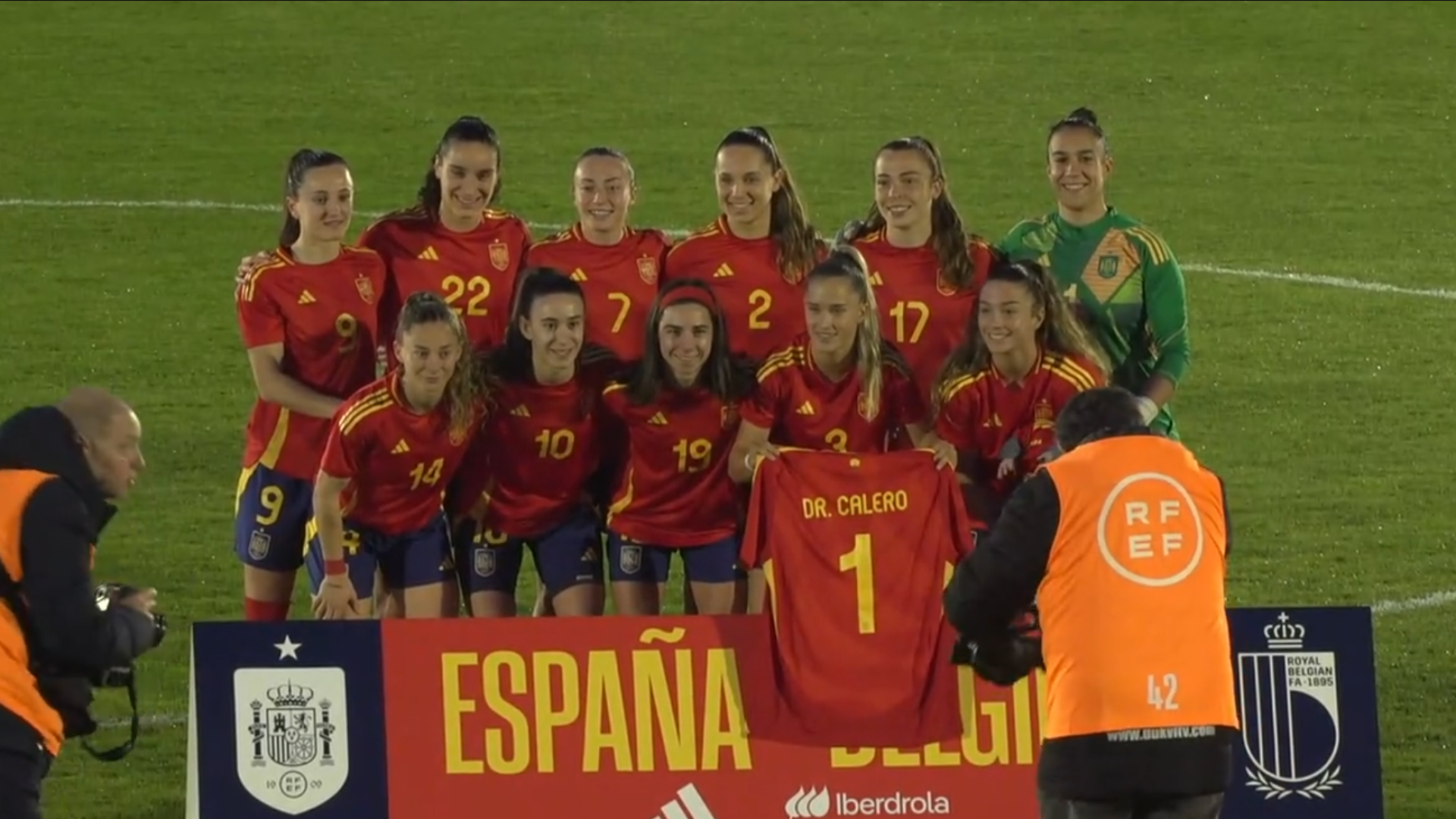 Maite Valero, de pie la segunda por la izquierda, formó titular con la sub23