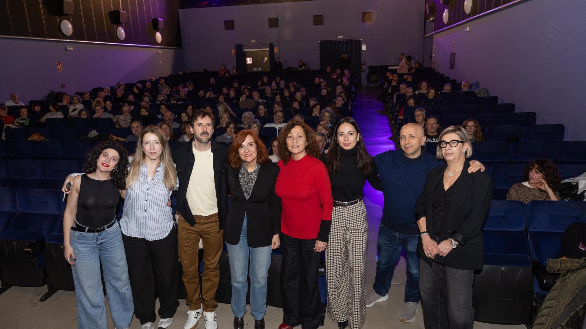 De izquierda a derecha: Marina Guerola, Pilar Palomero, Julián López, Elvira Lindo, Eulàlia Ramón, Anna Saura, Luis Alegre (director de la Muestra de Cine Español de Tudela), e Icíar Les Urra (concejala de Cultura del Ayuntamiento de Tudela)