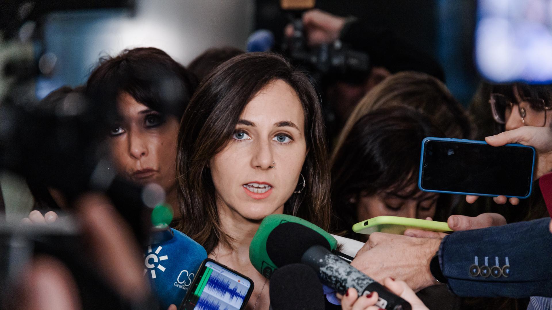 La secretaria general de Podemos, Ione Belarra, atiende a los medios de comunicación, en el Congreso de los Diputados

21/02/2025
